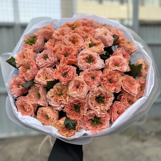 Букет из персиковых пионовидных роз