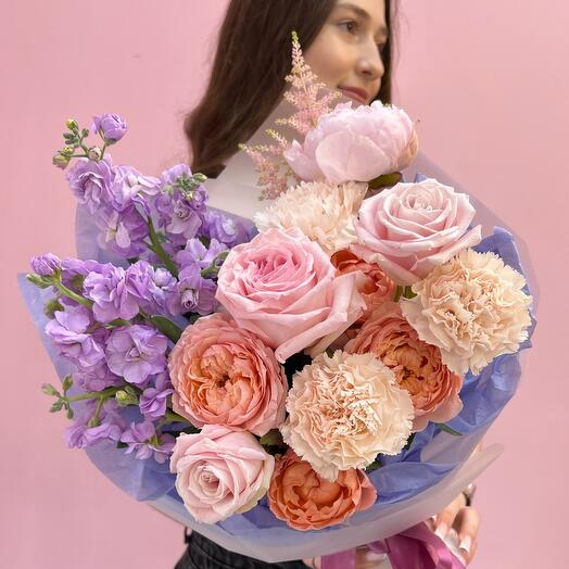💕 Милый букет с пионом, пионовидными розами, гортензией и ароматной маттиолой «Версаль»