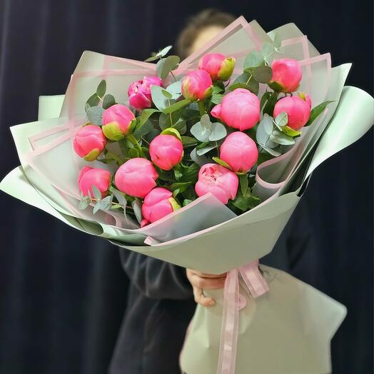17 коралловых пионов
