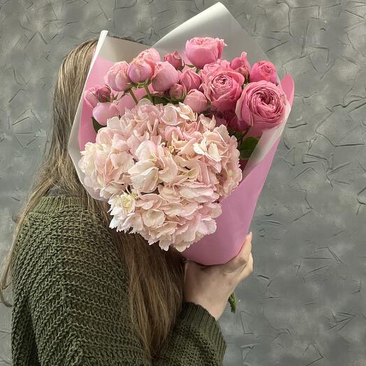 Кустовые розы + гортензия