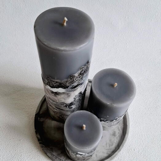 Свечи на бетоне