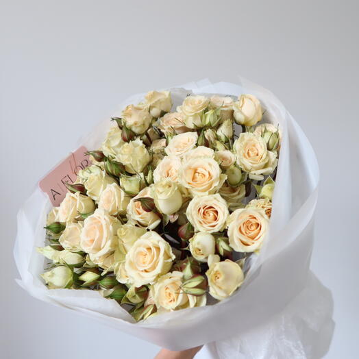 Cream spray roses 🤍
