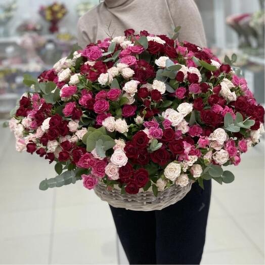 Цветы в коробке кустовая роза