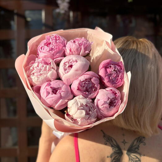 🌺9 peonies in the design