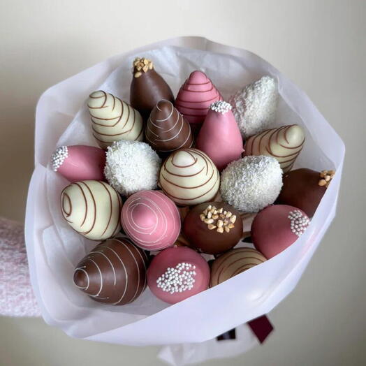 Bouquet of strawberries in chocolate Strawberry boom
