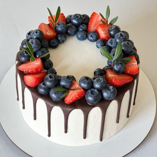 Мини торт 1,2 кг с ягодным декором