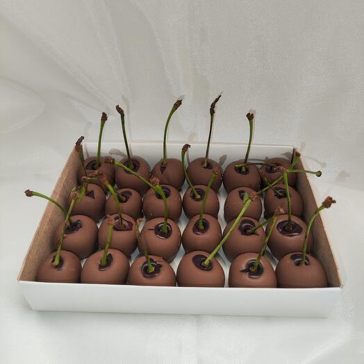 Вишня в шоколаде, ягоды в бельгийском молочном шоколаде Callebaut