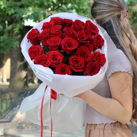 25 красных голландских роз