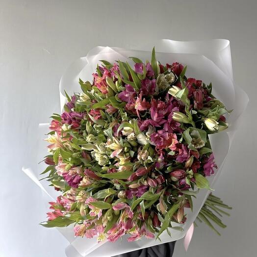 Шикарный букет из 51 альстромерии