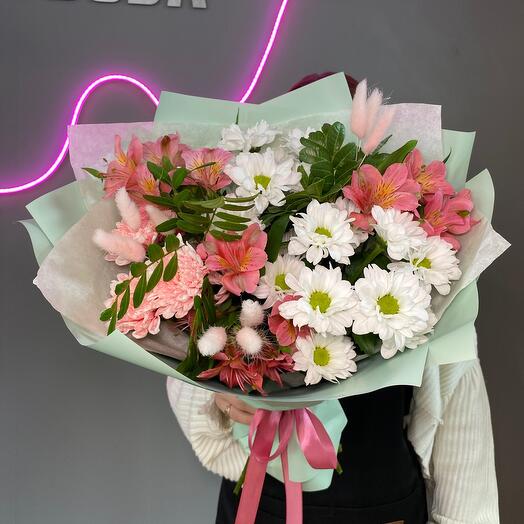 Сборный букет с альстромерией, хризантемой и лагурусом💐🌸