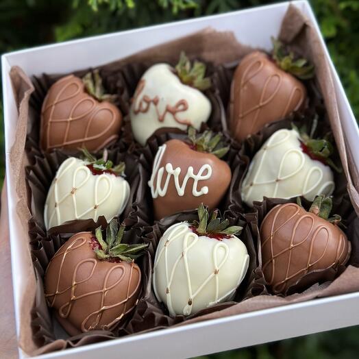 Клубника в шоколаде «love» 9 шт
