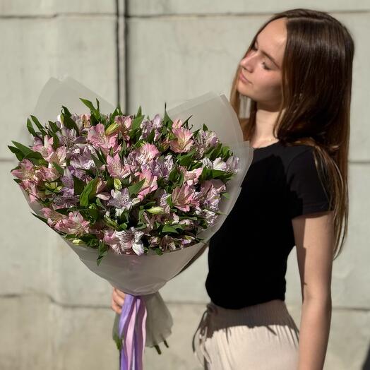 Пышный букет из 25 розовых и сиреневых альстромерий 💜