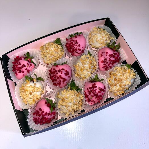 Клубника в шоколаде white pink