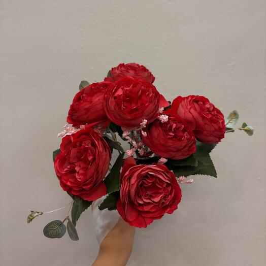 Искусственные красные пионы