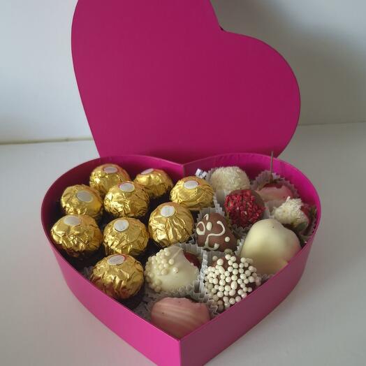 Клубника в шоколаде с конфетами "Ферреро Роше" "Сладкое признание"