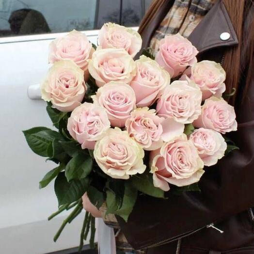 Акция 15 роз розовых
