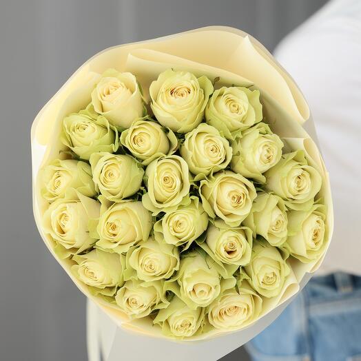 25 белых роз