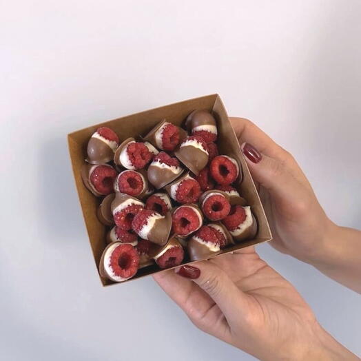 Малина в шоколаде