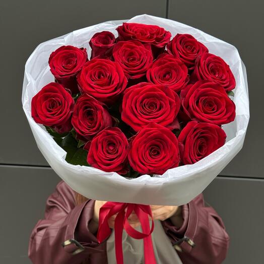 Букет из 15 роз в упаковке