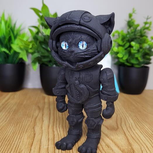 Кот-астронавт на магнитах Черный