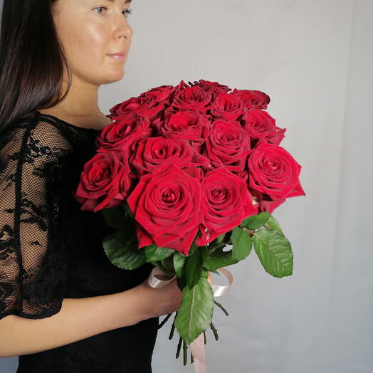 🌹Букет "PERVOЦВЕТ" из 15 красных страстных роз под ленту❣️