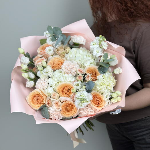 Персиковый букет с розами, эустомой и маттиолой 40