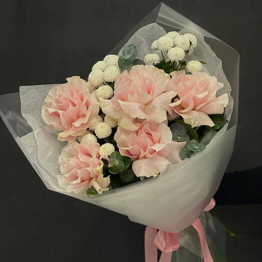 Авторский букет «сладость» с французскими розами и хризантемами