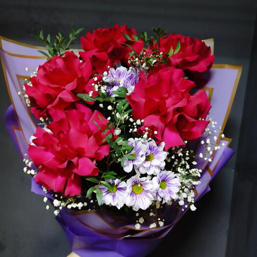 Букет из ярких французских роз