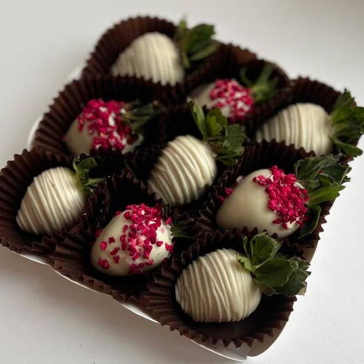 Набор клубники в белом шоколаде