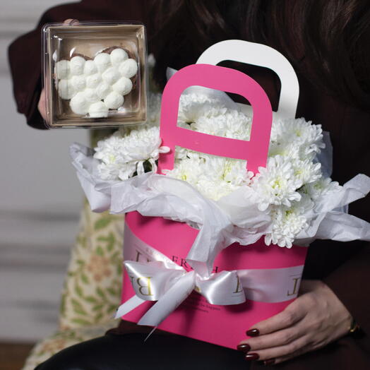 Сумка хризантем+ десерт