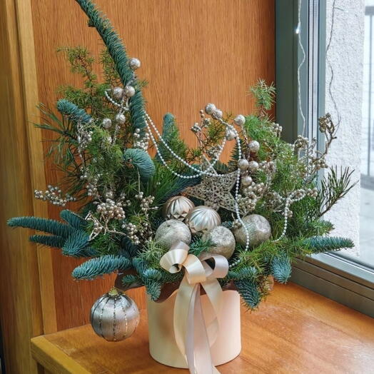 Новогодняя композиция - украшение офиса, дома