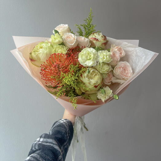 Интересный букет с нутанами и розами