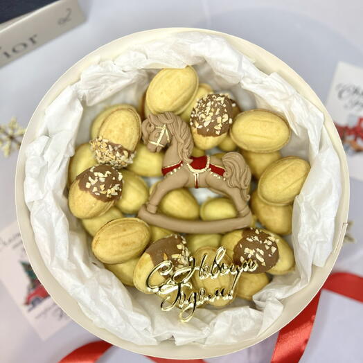 Орешки со сгущенкой классические с шоколадной лошадкой . Подарок на Новый год