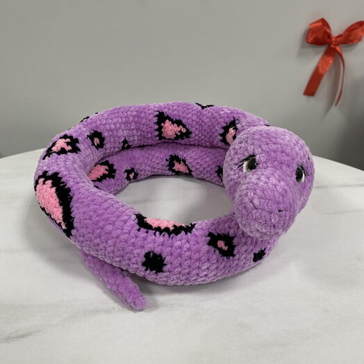 Вязаная игрушка Питон