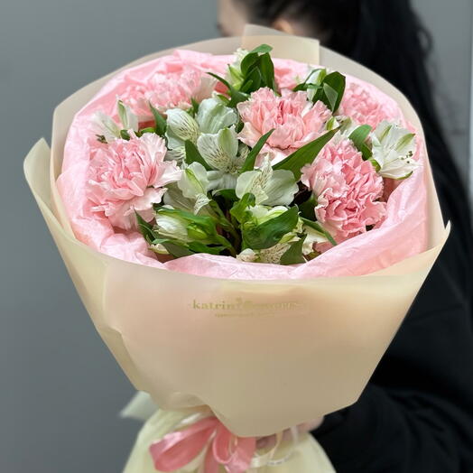 Клубничное чудо с альстромериями