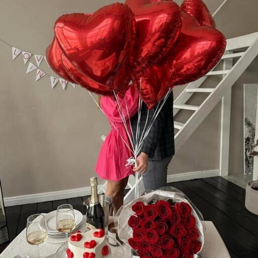 Комбо красные розы шары и бенто торт