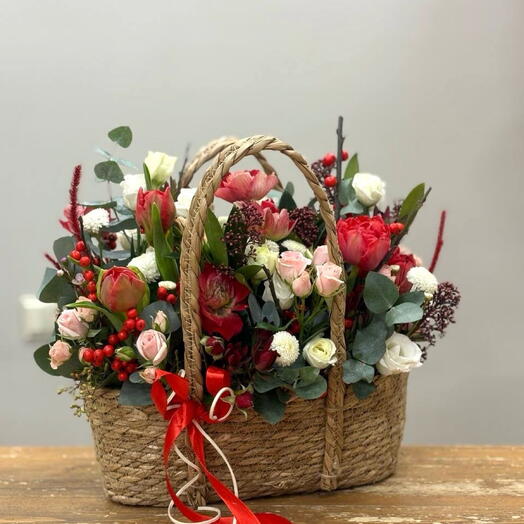 Корзина с цветами «День Влюбленных»