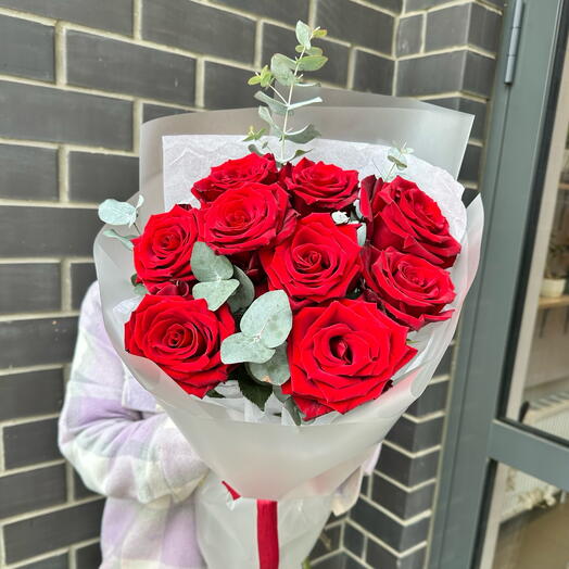 9 красных роз в оформлении ♥️