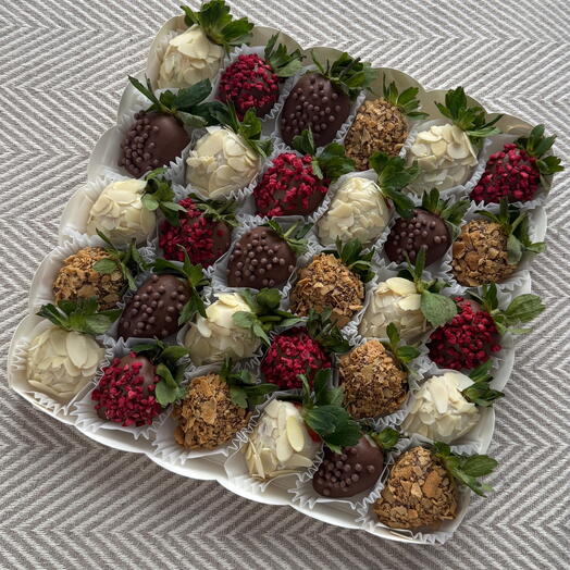 Strawberries in chocolate "Mix"