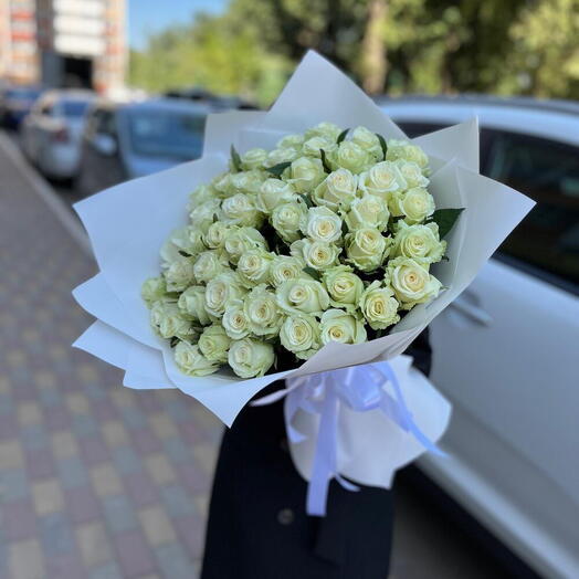 Букет и 51 Белой Розы в Шикарной упаковке