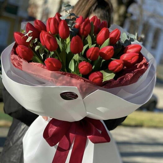 Букет из красных тюльпанов️️️️️