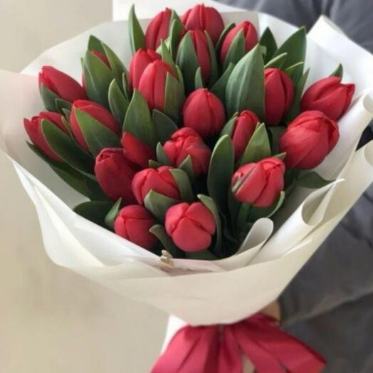 Букет из 21 красного тюльпана ️🌷