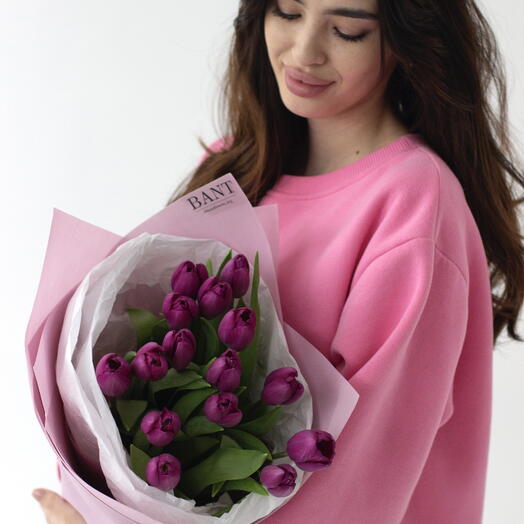 15 сиреневых тюльпанов