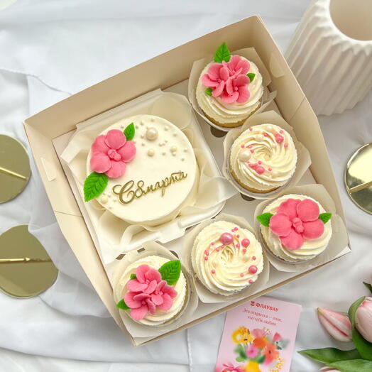 Bento cake and cupcakes gift set from March 8th