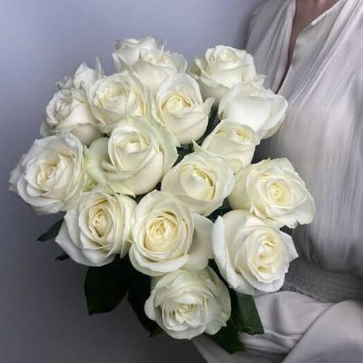 17 белых роз