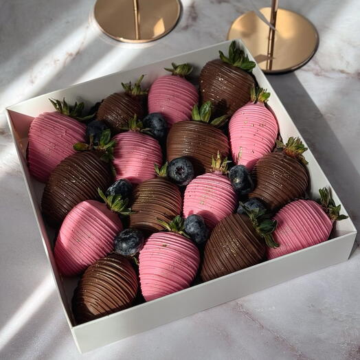 набор клубники в шоколаде из 16 штук