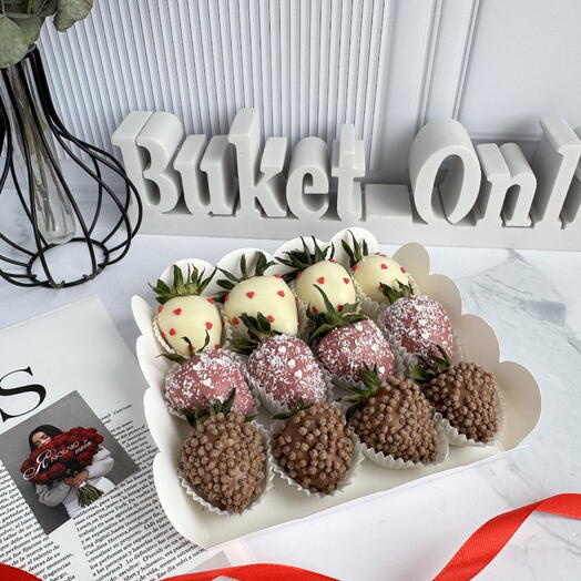 Клубника в шоколаде 12 шт «Восторг»/3 вида шоколада Callebaut/набор клубники на день рождения