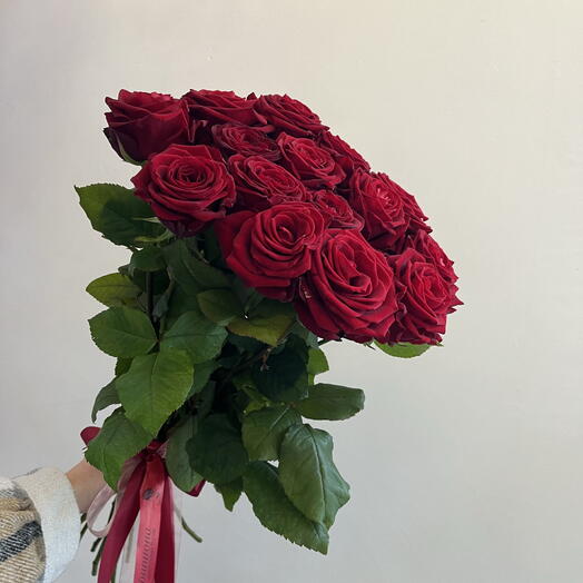 Красные розы 15 шт