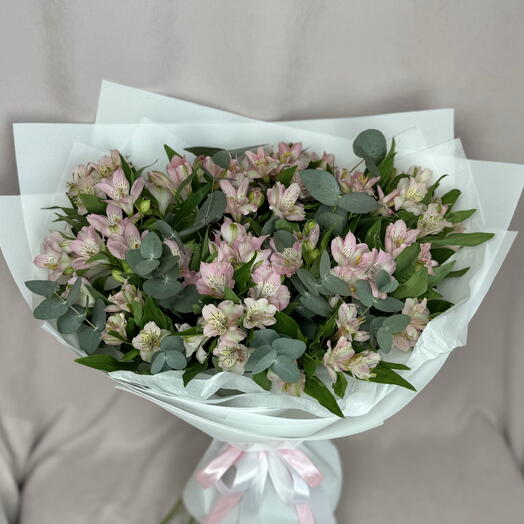 19 альстромерий с эвкалиптом🌸
