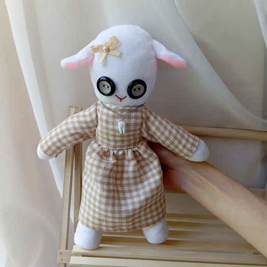 Овечка Сьюзи декоративная игрушка